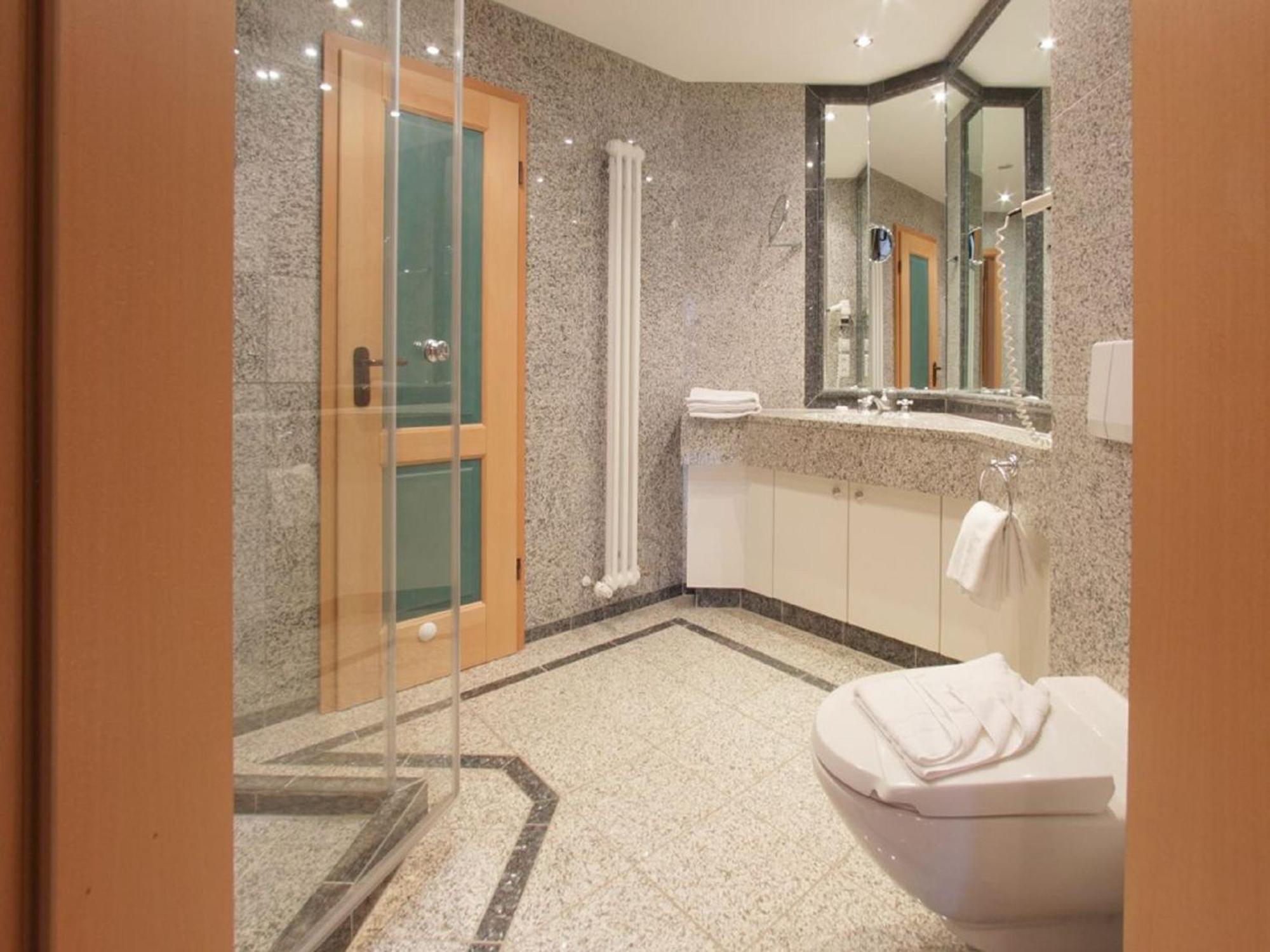 Apartment Komfort Mit 1 Schlafzimmer Und Balkon Im Obergeschoss 006 *